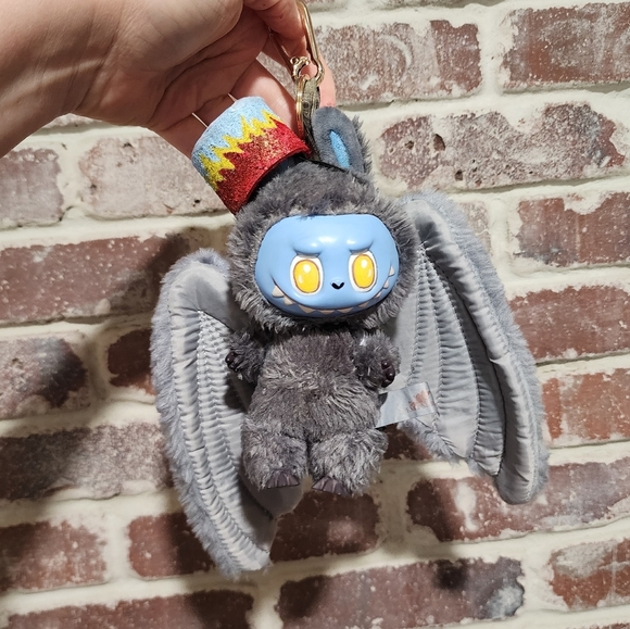 Pop Mart Flying Monkey Labubu - Picture 4 of 9